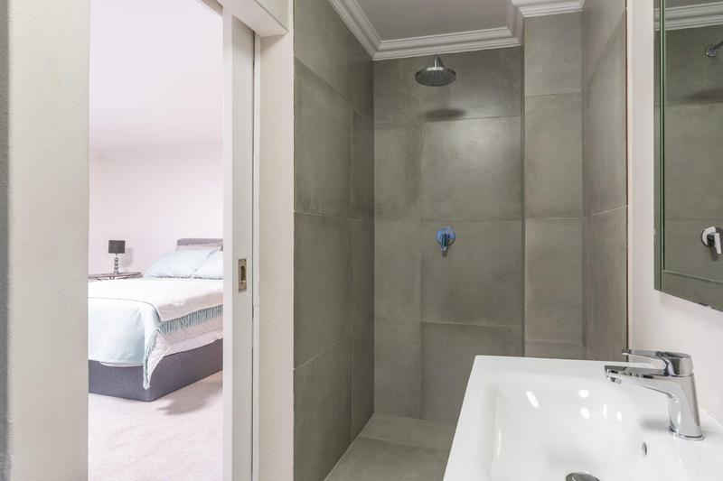 5 Bedroom Property for Sale in Constantia Western Cape